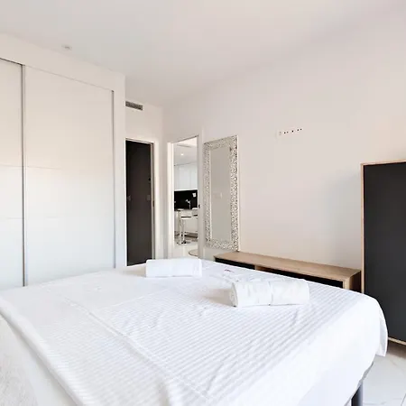 Playa Feliz Apartment